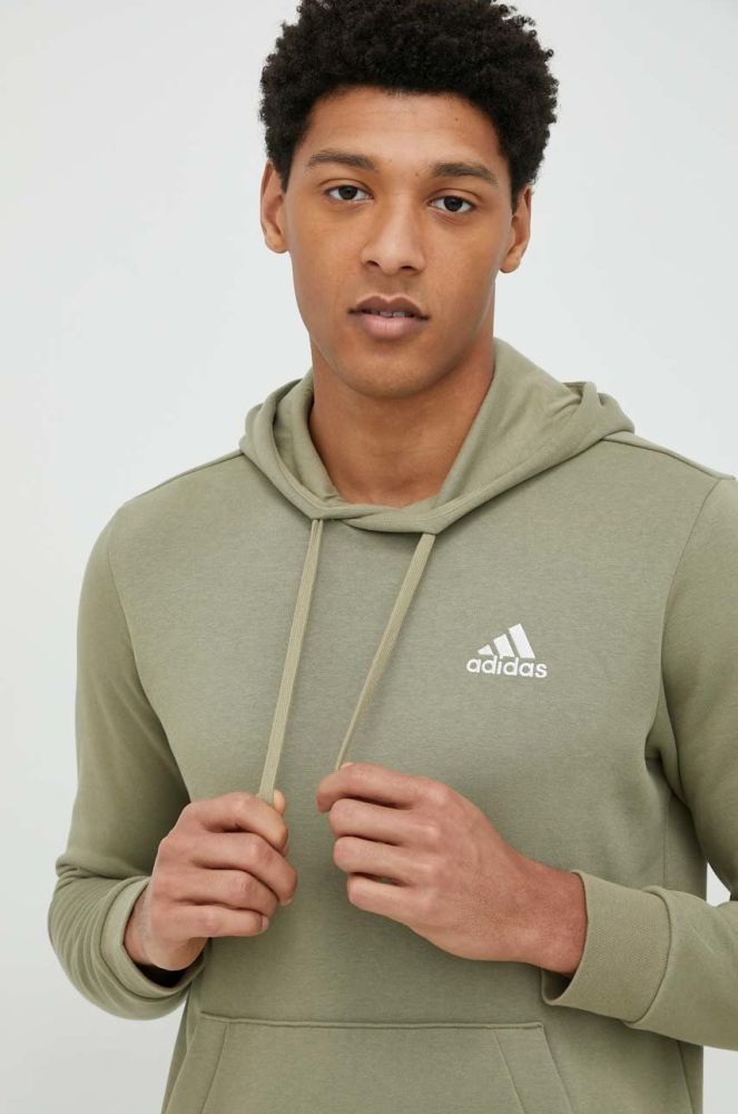 Кофта adidas чоловіча колір зелений з капюшоном однотонна (2883590)
