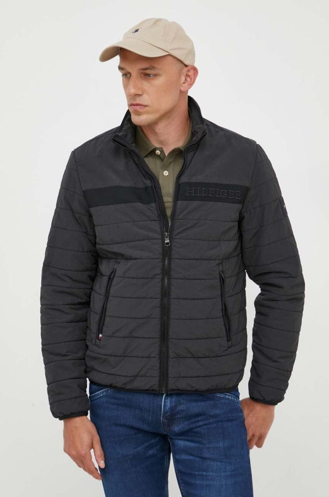 Куртка Tommy Hilfiger чоловіча колір чорний перехідна (3338408)