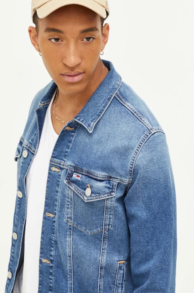 Джинсова куртка Tommy Jeans чоловіча перехідна колір блакитний (3369692)