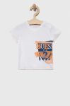 Бавовняна футболка для немовлят Guess колір білий з принтом (3046552)